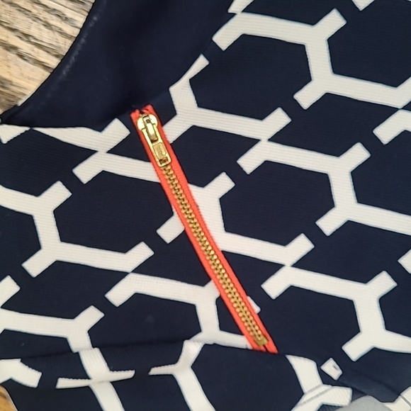 Madison Leigh geometric cap sleeve shift dress - Picture 3 of 5